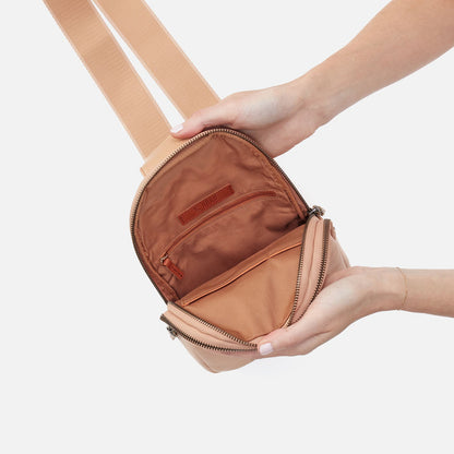 HOBO Cass Sling In Pebbled Leather - Porcini