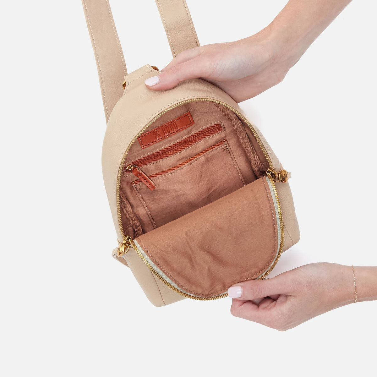 HOBO Fern Sling In Pebbled Leather - Linen