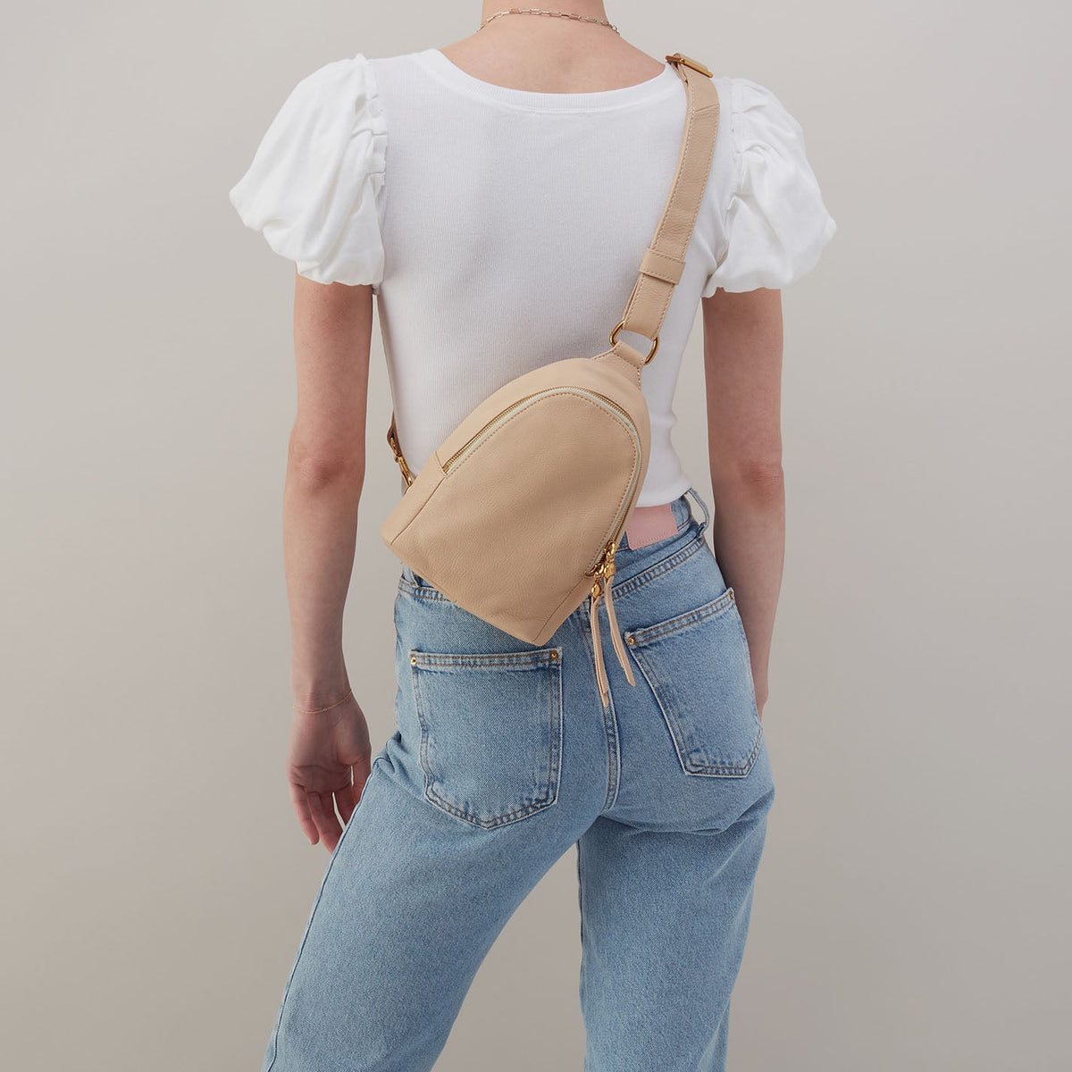 HOBO Fern Sling In Pebbled Leather - Linen
