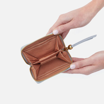 HOBO Hart Card Case In Pebbled Leather - Blue Pearl