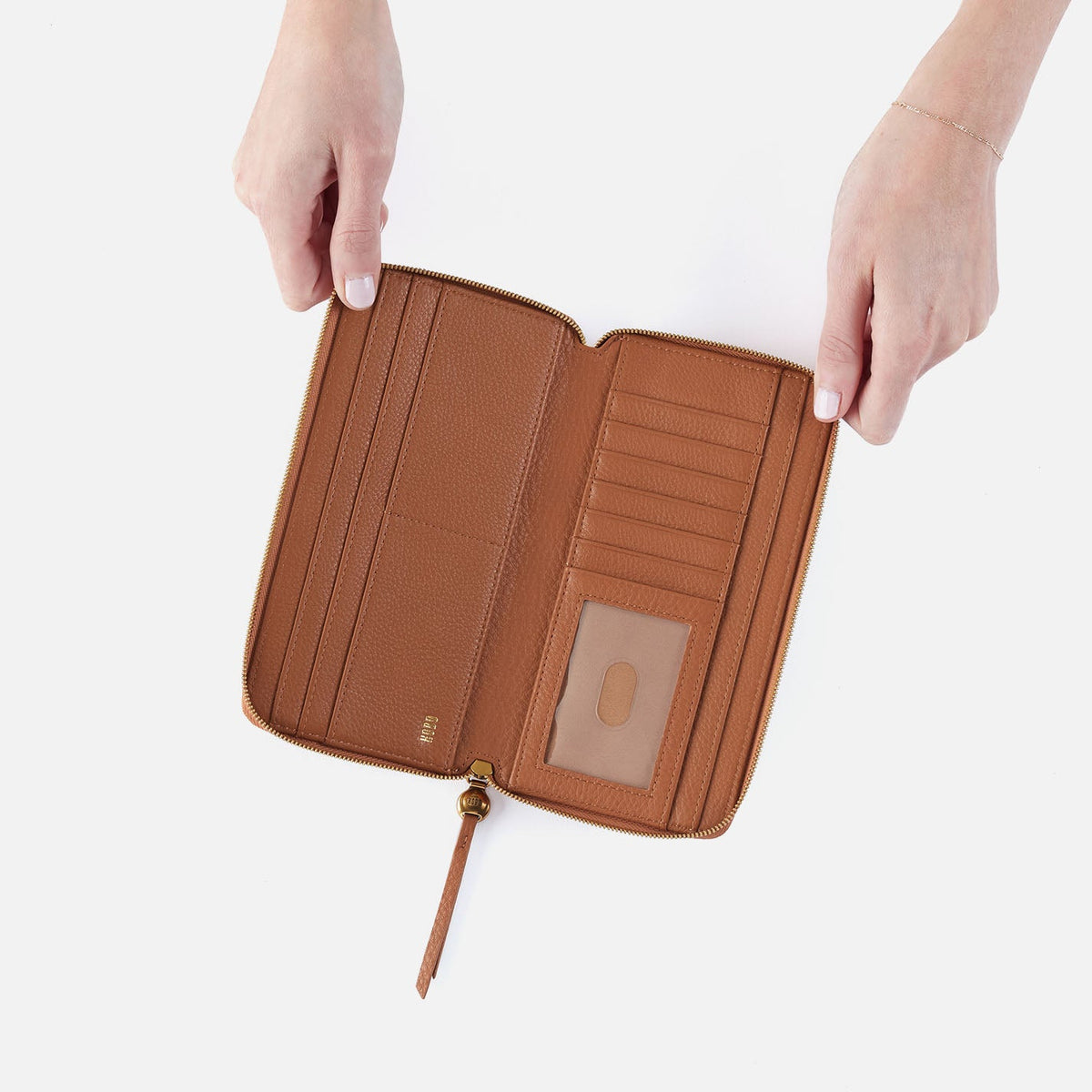 HOBO Hart Large Wallet In Pebbled Leather - Warm Honey