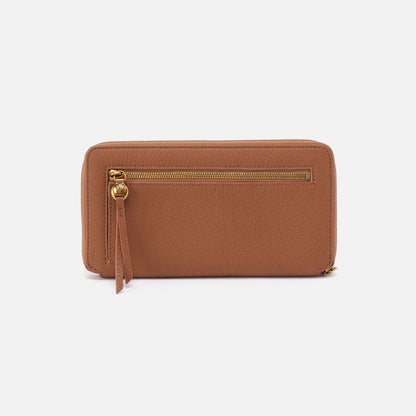 HOBO Hart Large Wallet In Pebbled Leather - Warm Honey