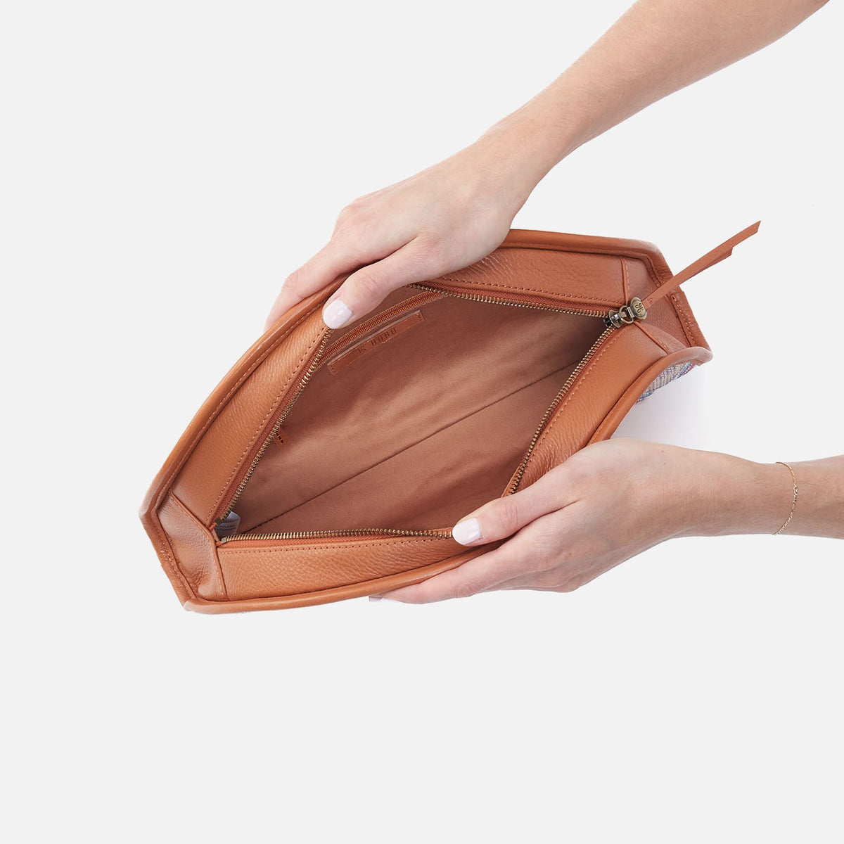HOBO Luna Clutch In Multi Weave With Leather Trim - Sunset Raffia