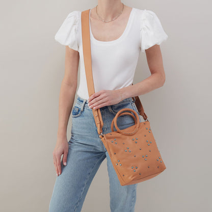 HOBO Maggie Crossbody In Smooth Leather - Doe