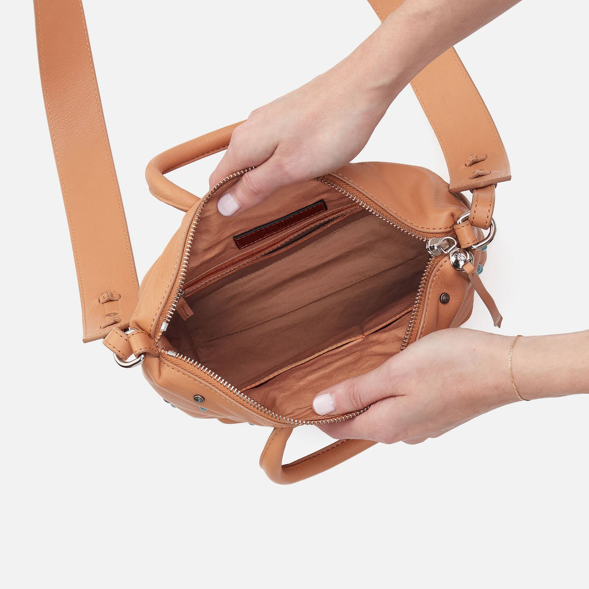 HOBO Maggie Crossbody In Smooth Leather - Doe