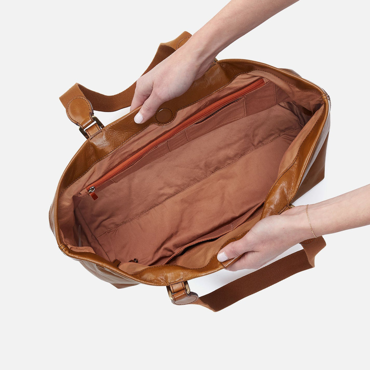 HOBO Romy Max Tote In Polished Leather - Truffle