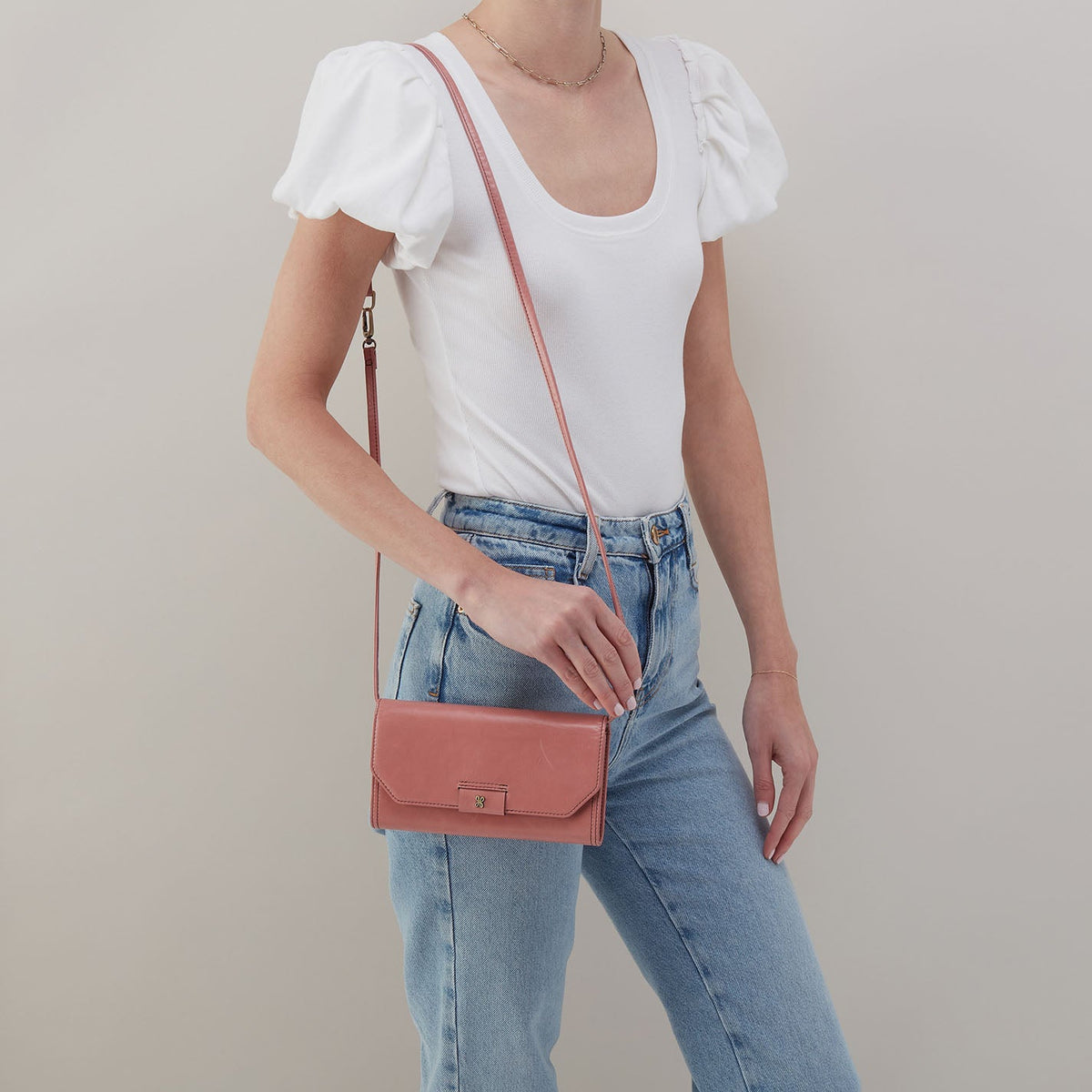 HOBO Romy Wallet Crossbody In Polished Leather - Rose