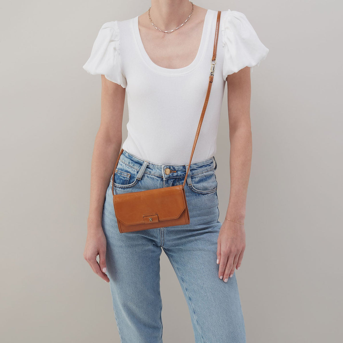 HOBO Romy Wallet Crossbody In Polished Leather - Truffle