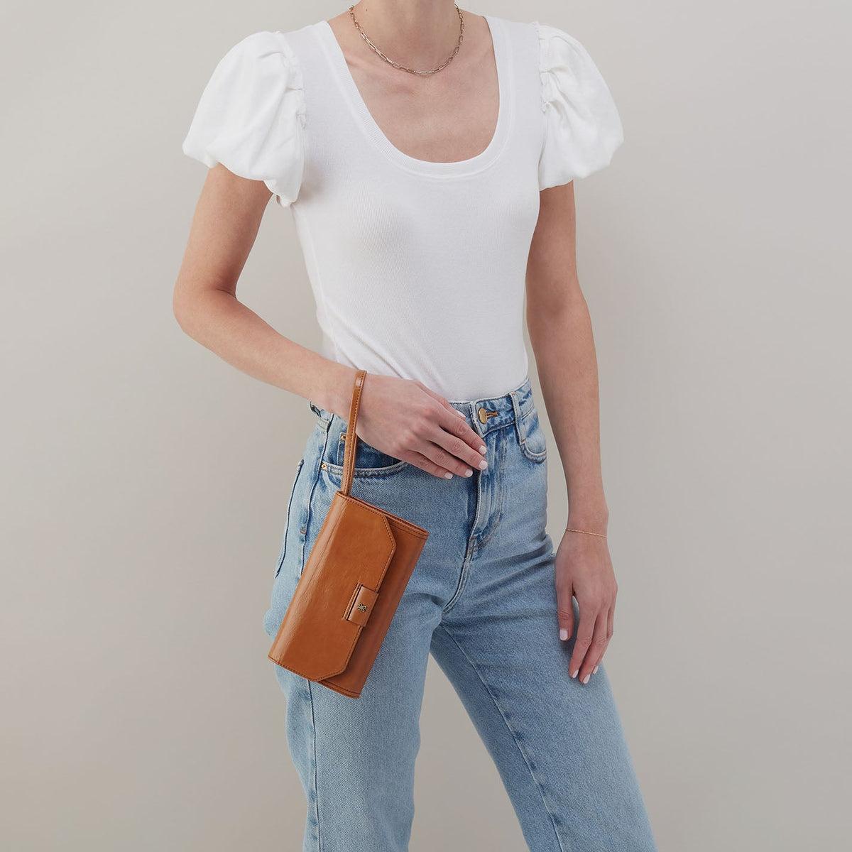 HOBO Romy Wallet Crossbody In Polished Leather - Truffle