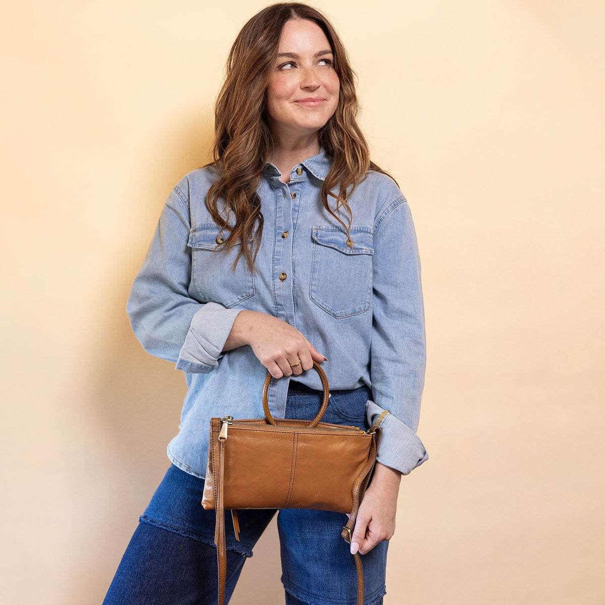 HOBO Sable Crossbody In Polished Leather - Truffle