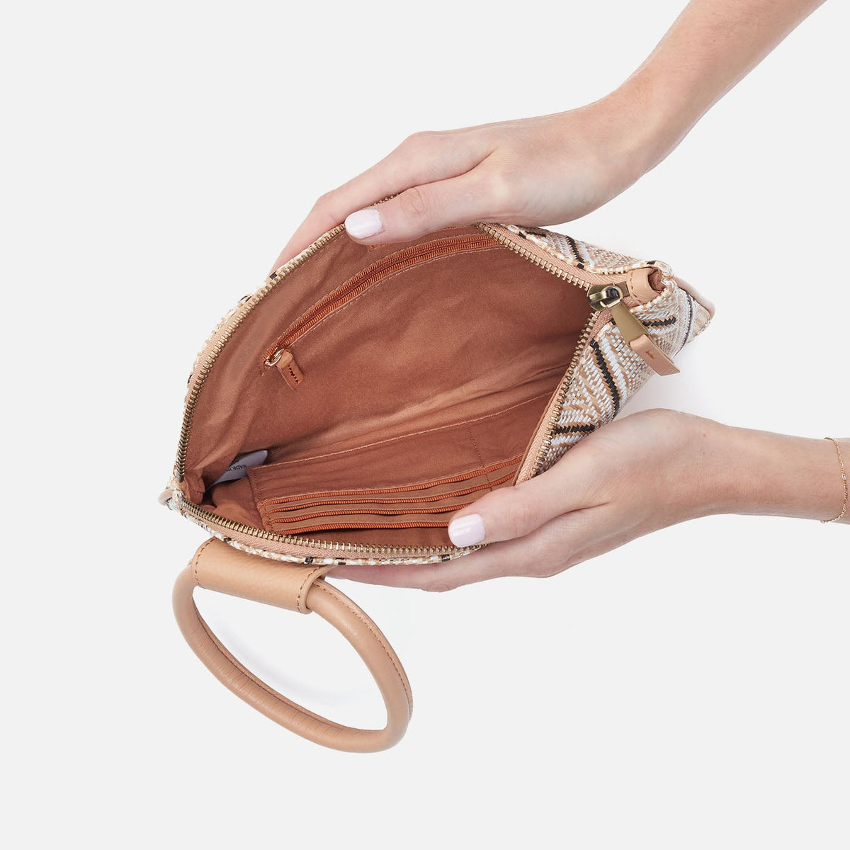 HOBO Sable Wristlet In Multi Weave With Leather Trim - Cream Raffia