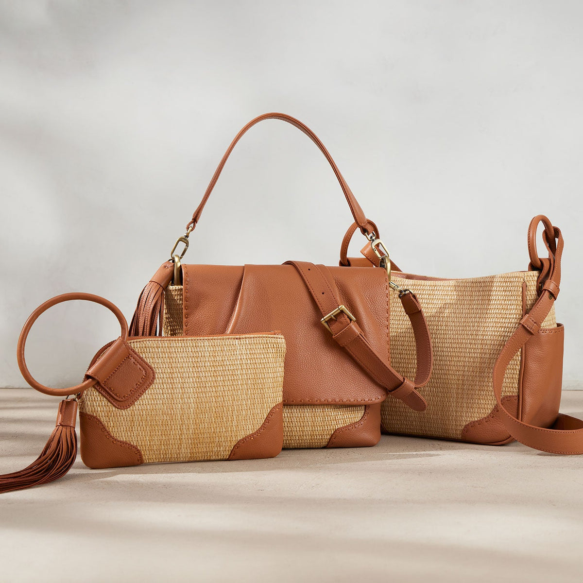 HOBO Sable Wristlet In Woven Straw - Natural Straw