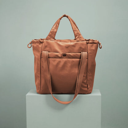 HOBO PLACES TO GO Tote in CaRefiber recycled nylon - Dune