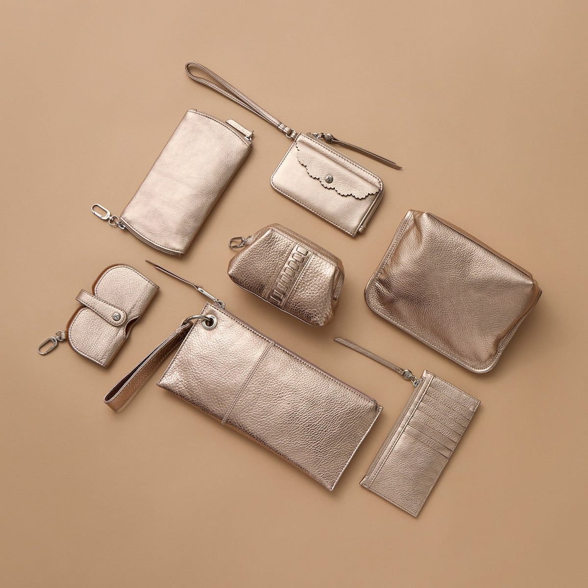 HOBO Carte Card Case In Metallic Leather - Cameo Quartz