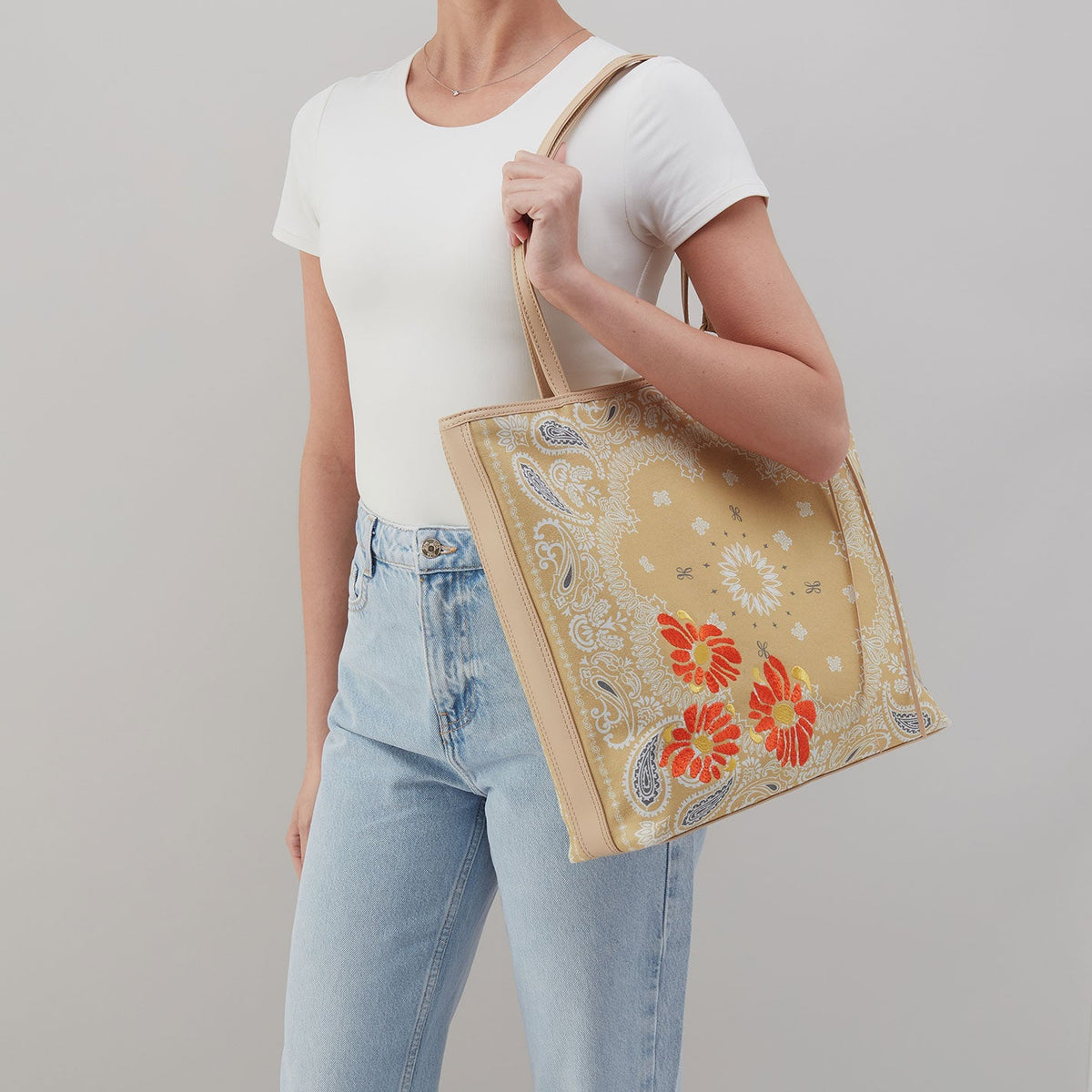 HOBO Dakota Print Tote In Canvas - Sunset Bandana