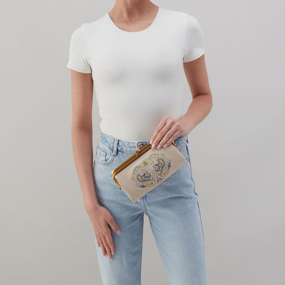 HOBO Lauren Clutch-Wallet In Pebbled Leather - Birch