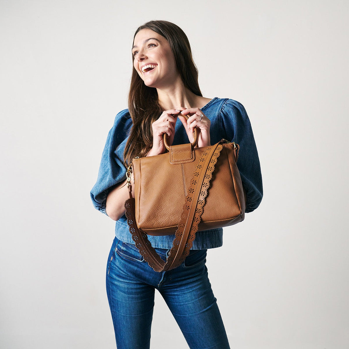 HOBO Sheila Medium Satchel In Pebbled Leather - Warm Honey